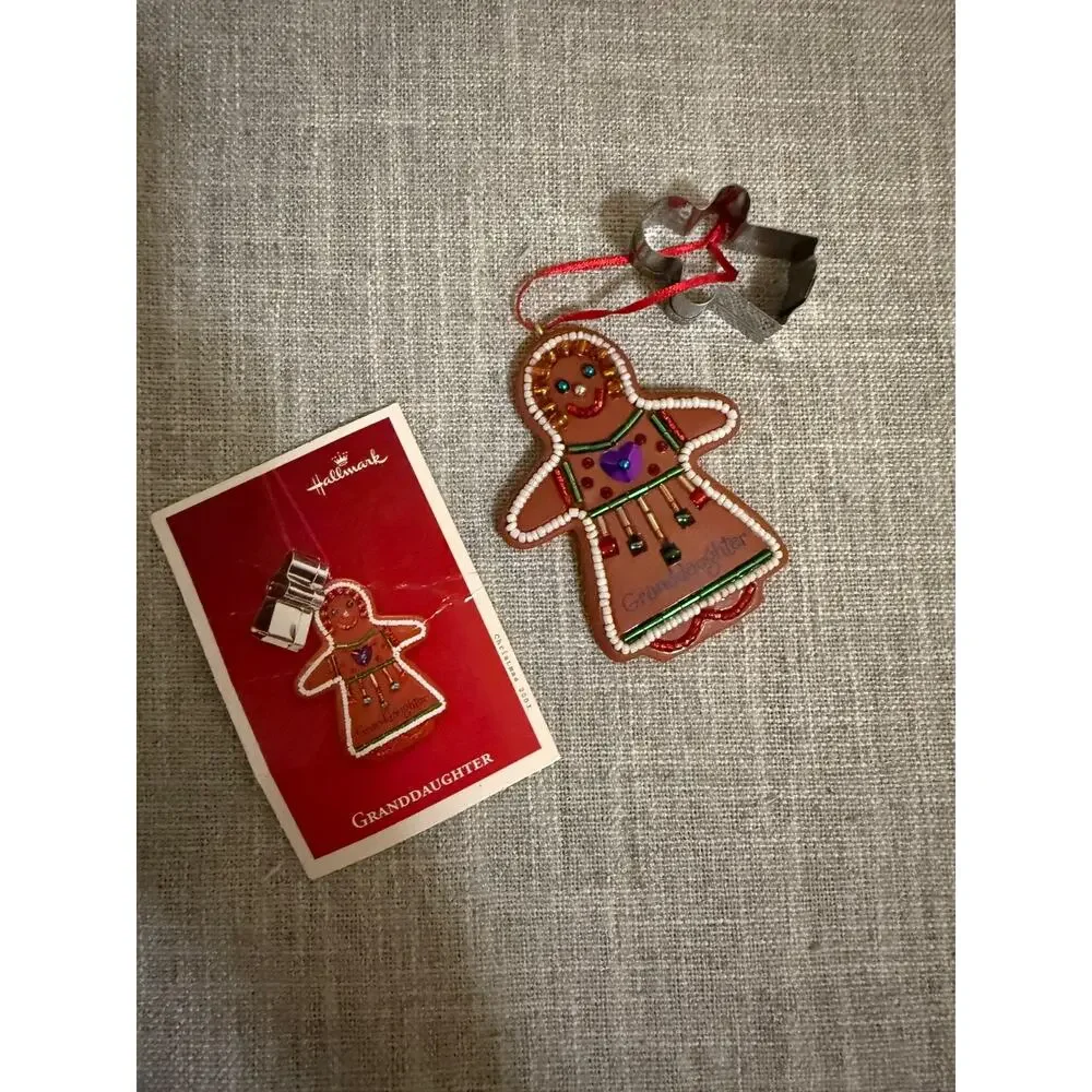 🎄2003 Hallmark Keepsake Granddaughter Gingerbread Girl w/ Metal Cookie Cutter